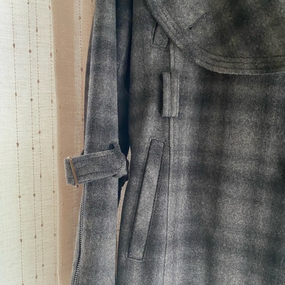 Guess Coat - Picture 3 of 11